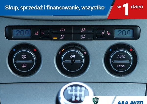 Volkswagen Passat cena 14000 przebieg: 249470, rok produkcji 2005 z Bielsko-Biała małe 254